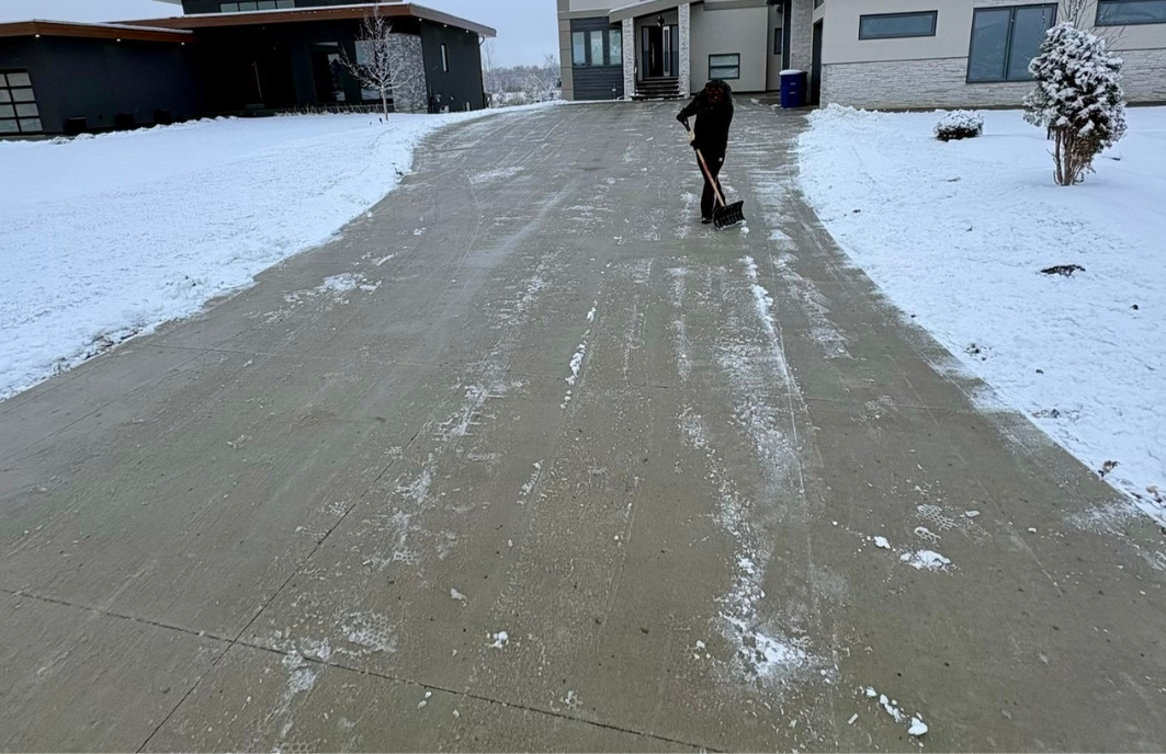 Snow clearing driveway